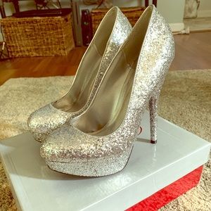 Women’s heels size 8 from Breckelles.